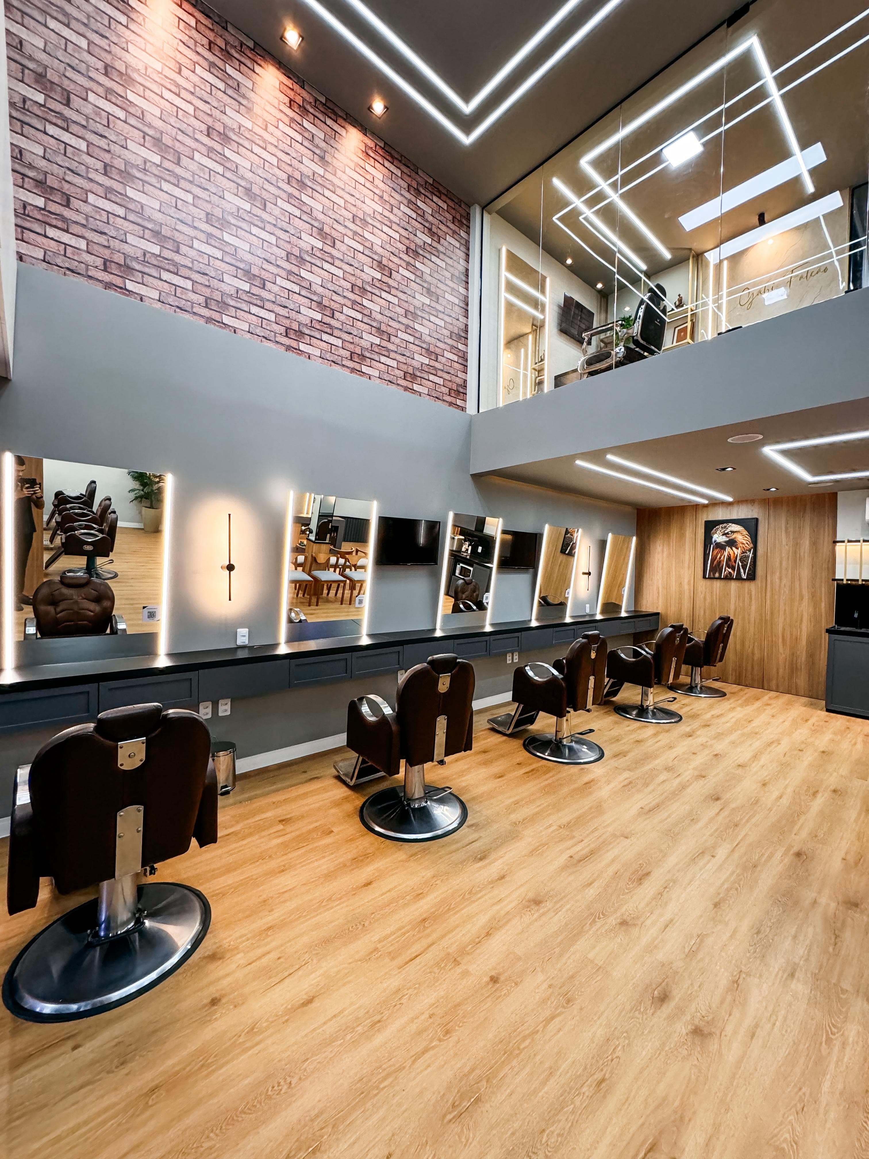 Salão principal com pé-direito duplo